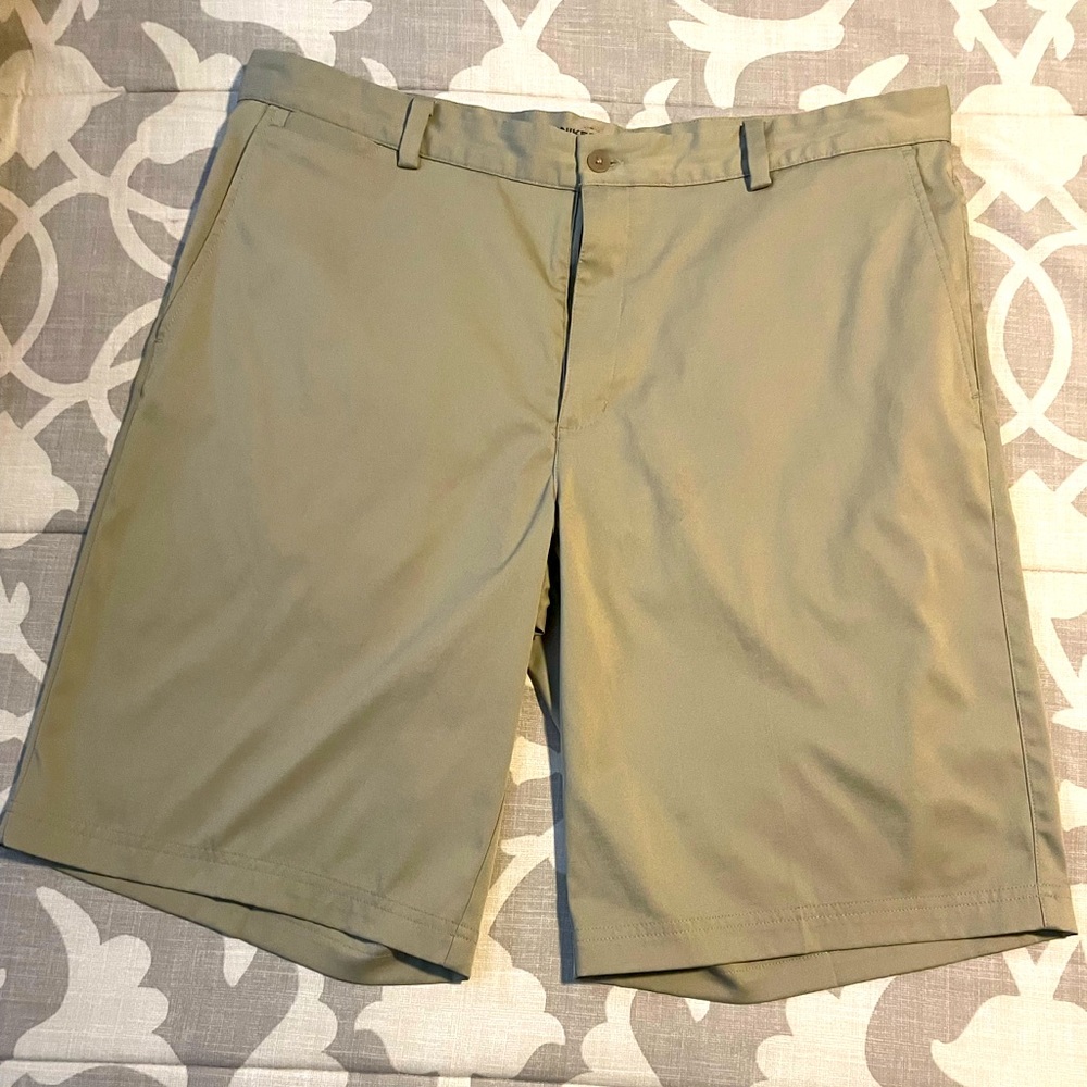 Men’s Nike Tour Performance Khaki Shorts